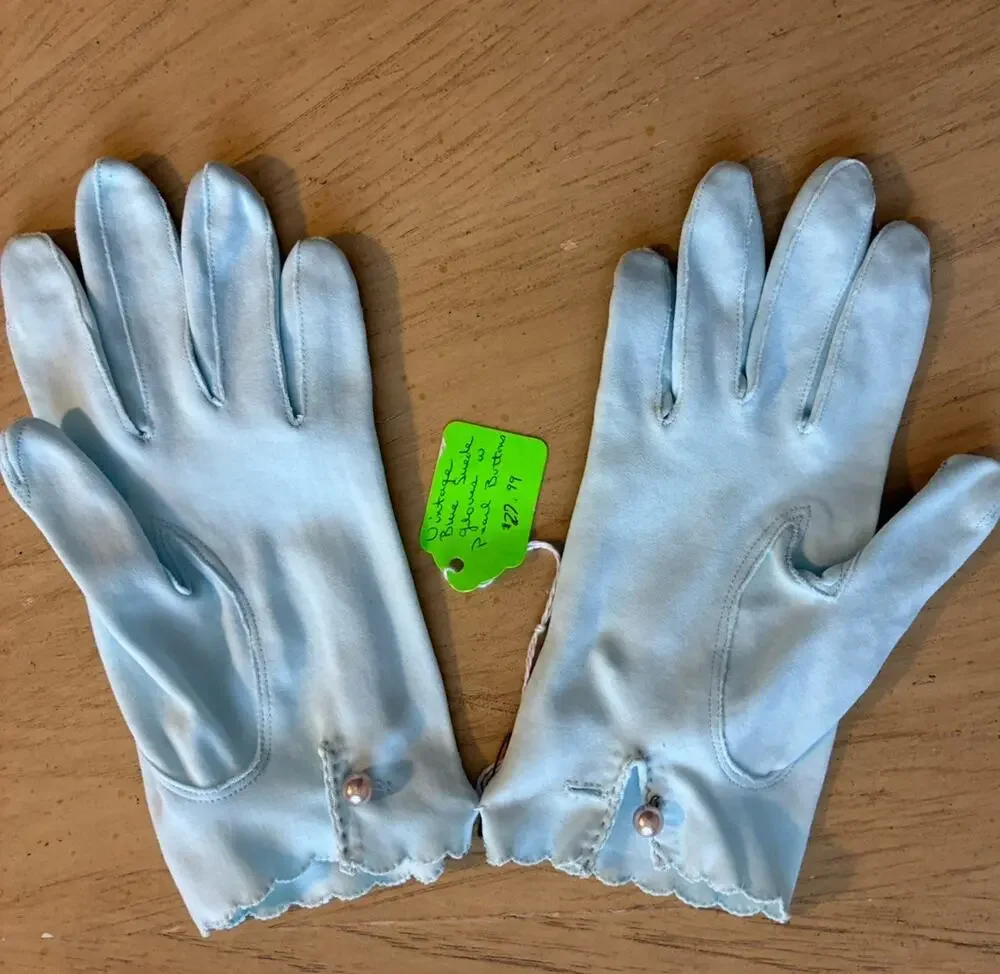 Vintage Van Raalte Baby Blue Amersuede Gloves Scalloped Pearl Button 1950s Med